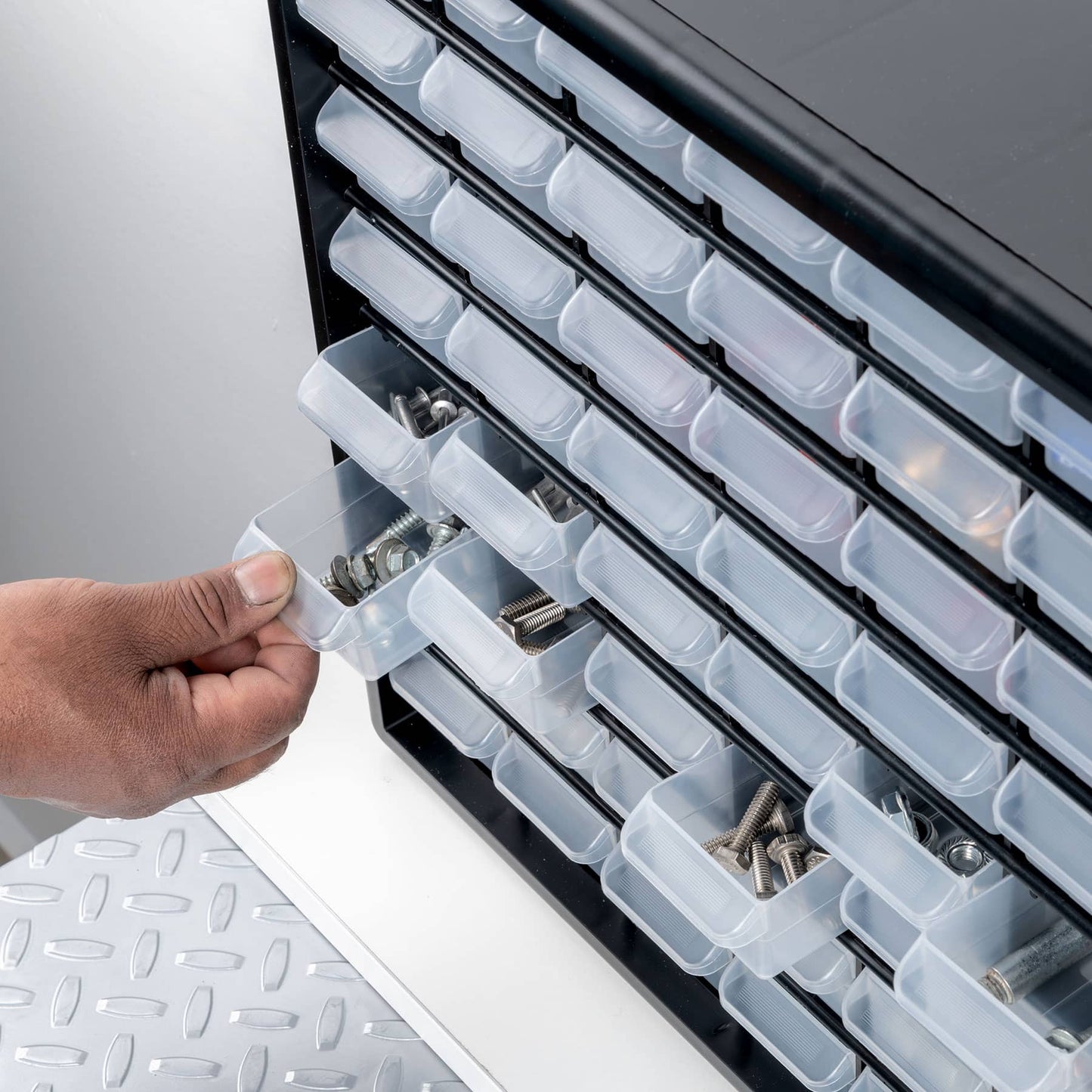 Organizador con 64 gavetas, Truper 10895